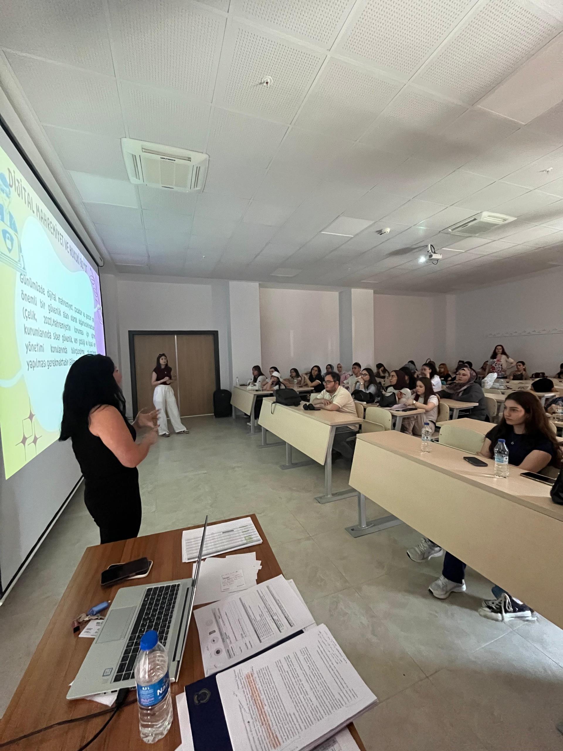 Toplum Odaklı Sosyal Hizmet Dersi Kapsamında Akran Eğitimi Etkinliği Gerçekleştirildi